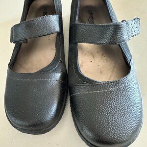 Ladies black leather Mary Jane style flats